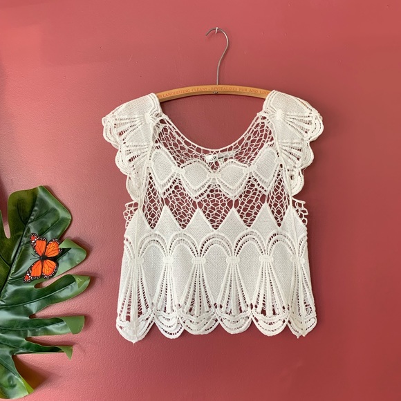 banana Tops - 🌺2/$30🌺 White Crochet Fluttery Top